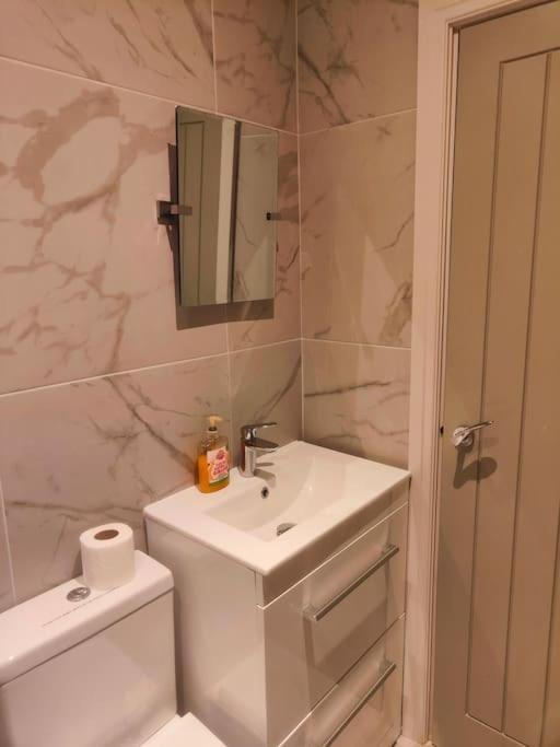 Sloane Modern 2 Bedroom Seafront Apartment Blackpool Zewnętrze zdjęcie